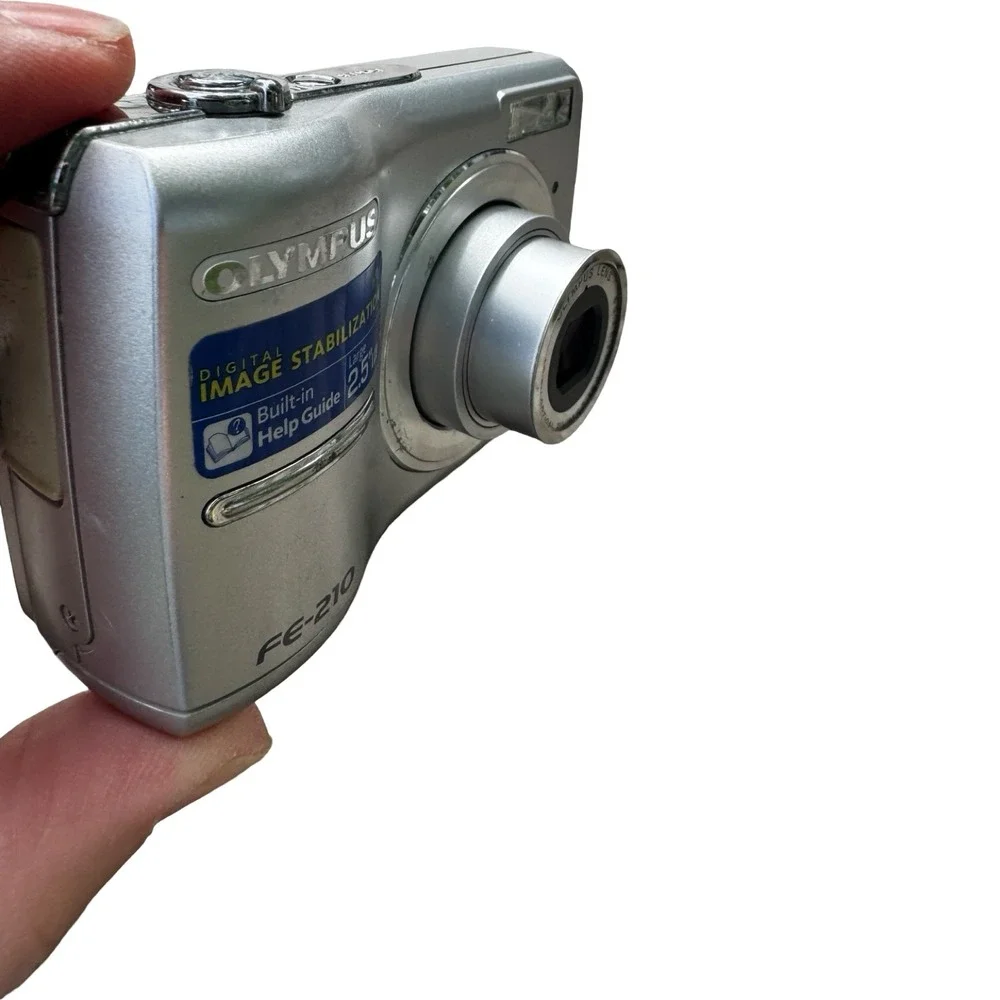 Olympus FE-210 Digital Camera Silver parts only7.1MP 3x Zoom Y2K Digicam